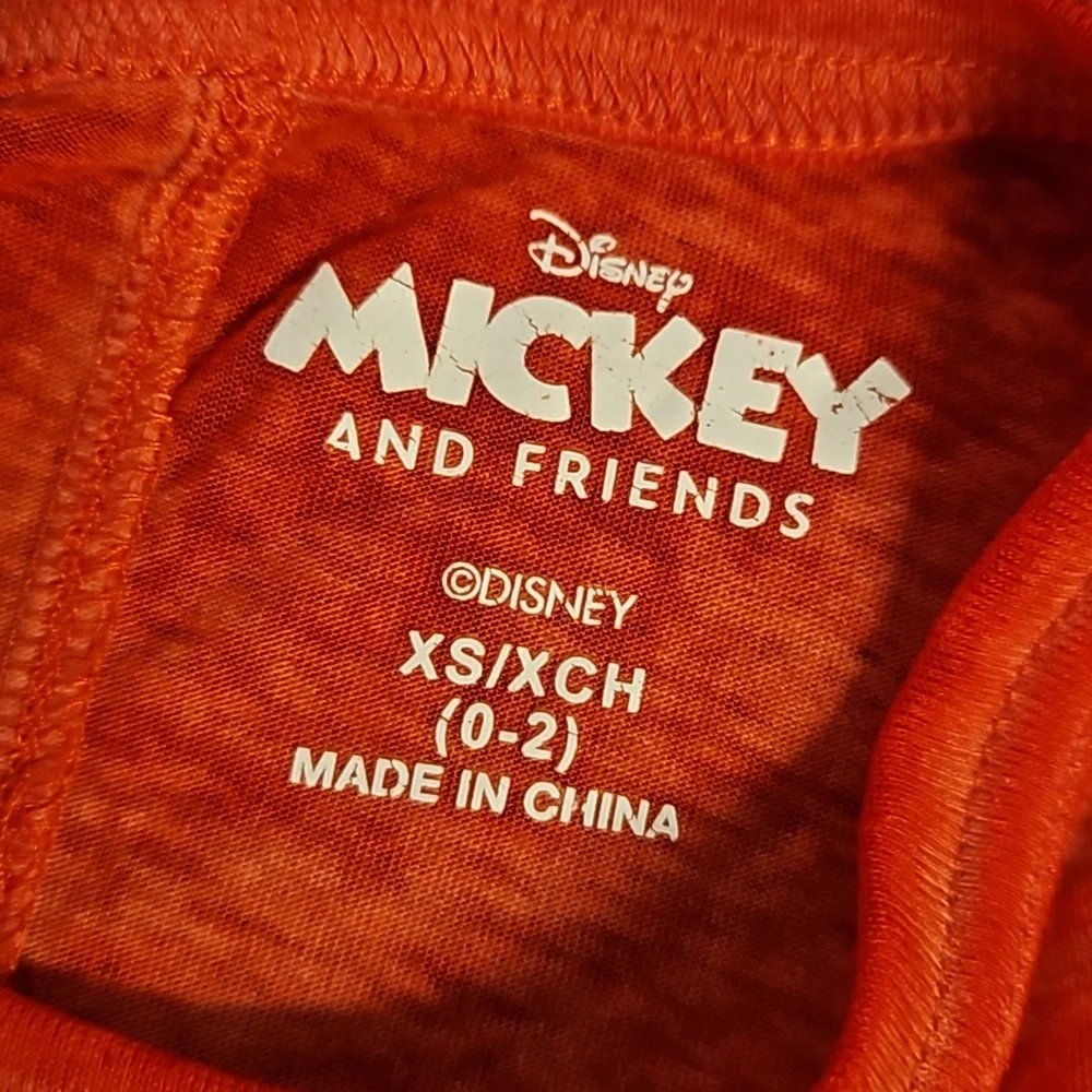 MICKEY AND FRIENDS 'I just wanna hang with my dog' Pluto Mickey graphic tee XS - Picture 3 of 6